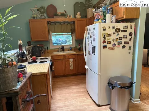 61 River Loop, Newland, NC 28657 photo 13