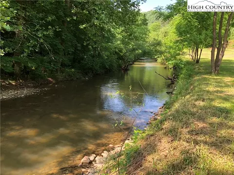 676 Big Helton Rd, Grassy Creek, NC 28631