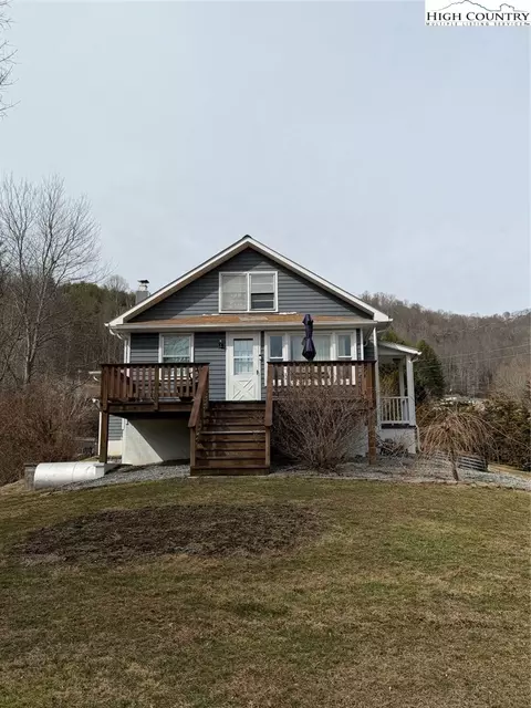 733 Clark Swift Rd, Vilas, NC 28692