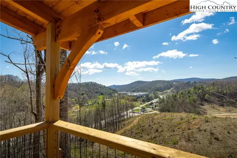 330 Maplewood Cir, Boone, NC 28607
