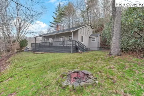 277 Woodland Ln, Blowing Rock, NC 28605