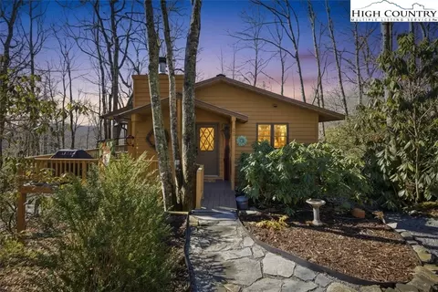 25 Poke Rd, Newland, NC 28657