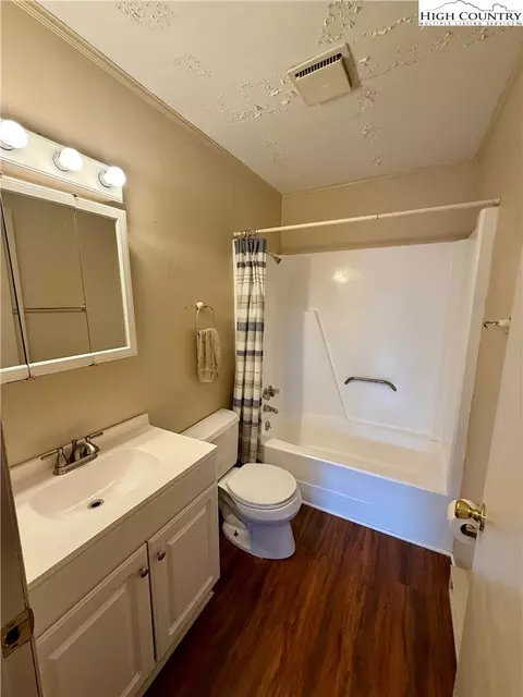 Bath - 134 Mac St #10, Boone, NC 28607 photo 2 of 2