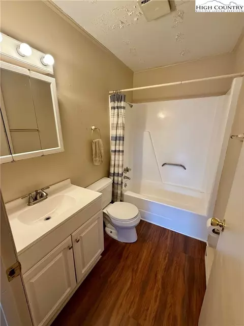 Bath - 134 Mac St #10, Boone, NC 28607 photo 1 of 2