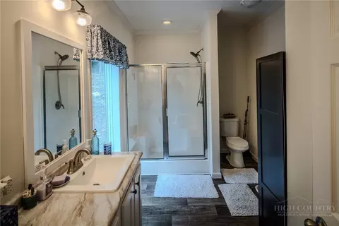 Bath - 211 Wild Daisy Ln, Beech Mountain, NC 28604 photo 2 of 4