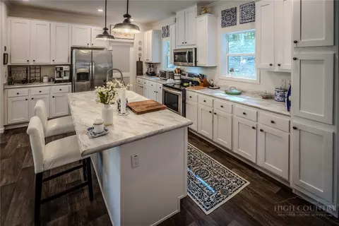 Kitchen - 211 Wild Daisy Ln, Beech Mountain, NC 28604 photo 3 of 8