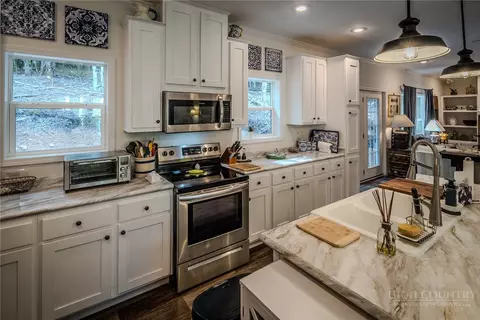 Kitchen - 211 Wild Daisy Ln, Beech Mountain, NC 28604 photo 6 of 8