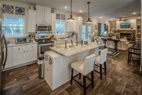 Kitchen - 211 Wild Daisy Ln, Beech Mountain, NC 28604 photo 5 of 8