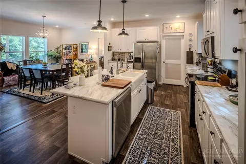 211 Wild Daisy Ln, Beech Mountain, NC 28604