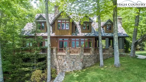 64 Hanging Rock Knoll Pl, Banner Elk, NC 28604