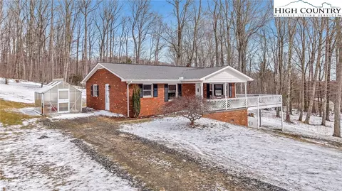 1417 Black Bear Inn Rd, West Jefferson, NC 28694