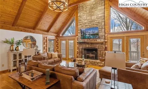 135 Black Feather Dr, Banner Elk, NC 28604