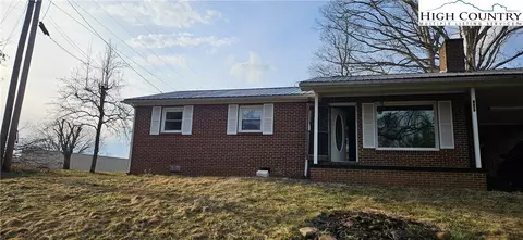 183 Maple Rd, Spruce Pine, NC 28777
