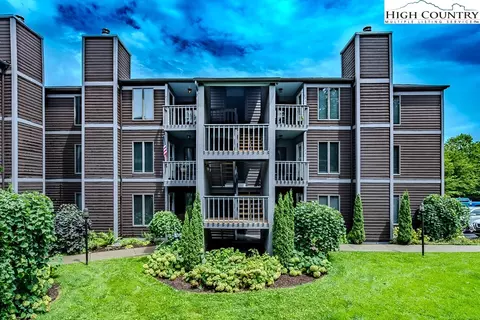 148 Royal Oaks Dr #226, Blowing Rock, NC 28605