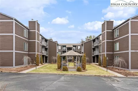 145 Royal Oaks Dr #332, Blowing Rock, NC 28605