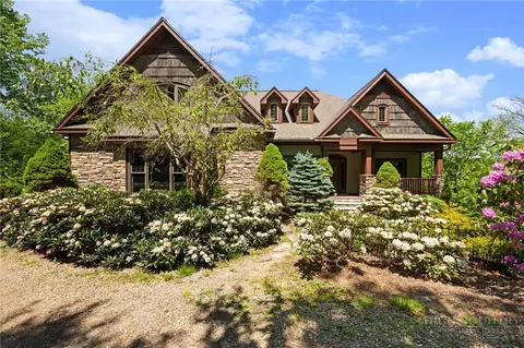 1226 Grouse Moor Dr, Sugar Mountain, NC 28604