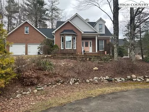 145 Fairway Hills Ct, West Jefferson, NC 28694