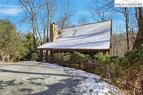 380 Devils Lake Dr, Seven Devils, NC 28604 photo 2