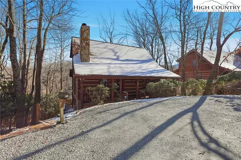 380 Devils Lake Dr, Seven Devils, NC 28604 photo 4