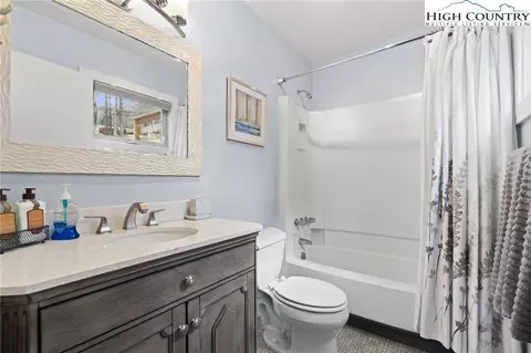 Bath - 101 Courtside Ln #A2, Beech Mountain, NC 28604 photo 5 of 5