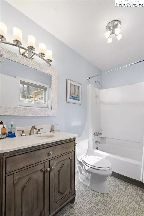 Bath - 101 Courtside Ln #A2, Beech Mountain, NC 28604 photo 4 of 5
