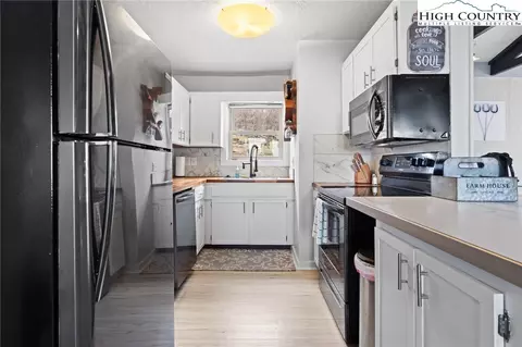 Kitchen - 101 Courtside Ln #A2, Beech Mountain, NC 28604 photo 2 of 4