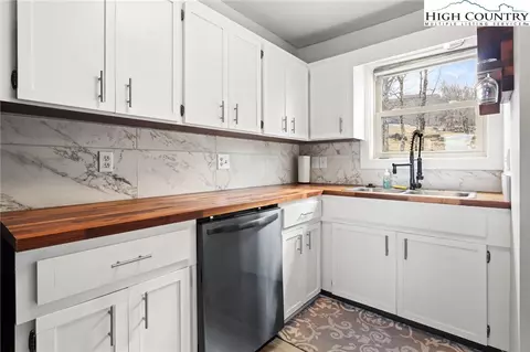 Kitchen - 101 Courtside Ln #A2, Beech Mountain, NC 28604 photo 3 of 4