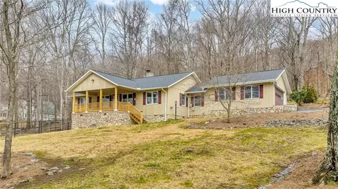 133 Brandiwood Est Dr, West Jefferson, NC 28694
