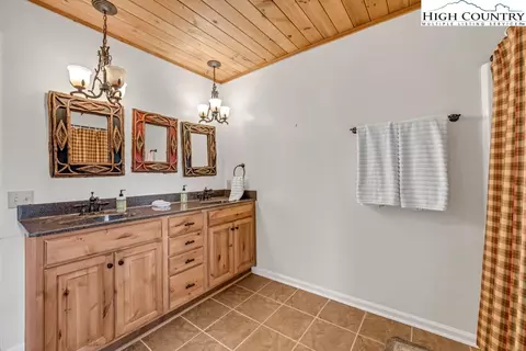 Bath - 198 Laurel Hill Ln, Boone, NC 28607 photo 4 of 6