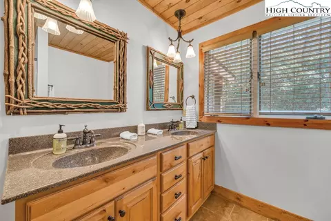 Bath - 198 Laurel Hill Ln, Boone, NC 28607 photo 2 of 6