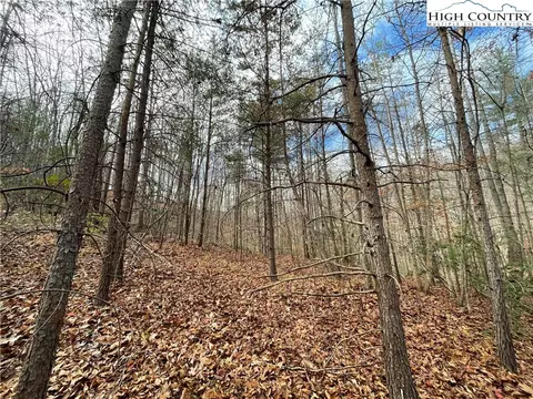 3308 Valley Dr, Lenoir, NC 28645