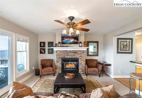 299 Indian Paintbrush Dr #R211, Banner Elk, NC 28604
