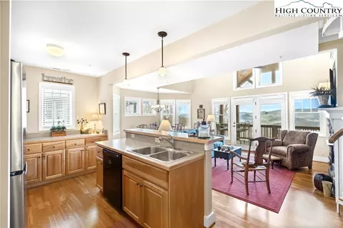 337 Indian Paintbrush Dr #R431, Banner Elk, NC 28604