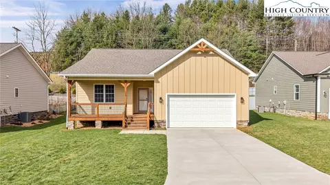 264 W Evergreen St, West Jefferson, NC 28694