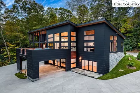 477 Laurel Ln, Blowing Rock, NC 28605