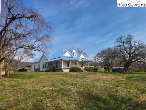363 Center Church Rd, Hiddenite, NC 28636
