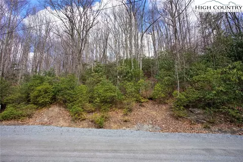 148 Rhododendron Dr, Beech Mountain, NC 28604
