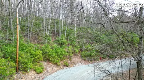 148 Rhododendron Dr, Beech Mountain, NC 28604 photo 2