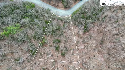 148 Rhododendron Dr, Beech Mountain, NC 28604 photo 3