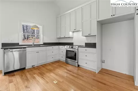 Kitchen - 202 Chinkapin Rdg, Seven Devils, NC 28604 photo 2 of 2
