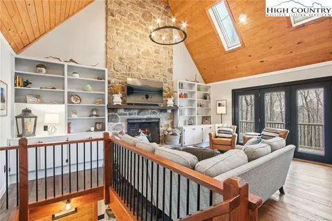 Living - 313 Birch, Boone, NC 28607 photo 2 of 4