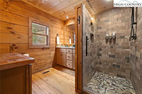 Bath - 337 Rivers Crest Rd, Boone, NC 28607 photo 1 of 4