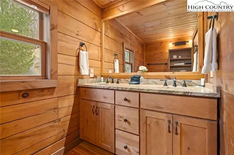 Bath - 337 Rivers Crest Rd, Boone, NC 28607 photo 2 of 4