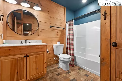 Bath - 337 Rivers Crest Rd, Boone, NC 28607 photo 4 of 4
