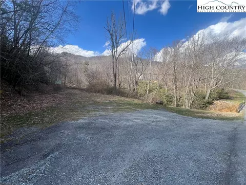 116 Adams Apple Dr, Banner Elk, NC 28604