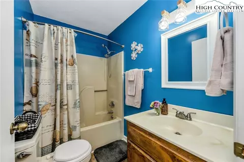 Bath - 237 Valley View Dr, Jefferson, NC 28640 photo 2 of 3