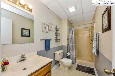 Bath - 237 Valley View Dr, Jefferson, NC 28640 photo 3 of 3