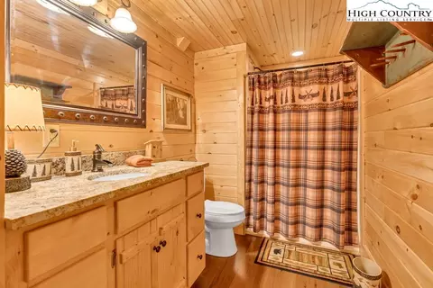 Bath - 3043 Junaluska Rd, Boone, NC 28607 photo 3 of 3