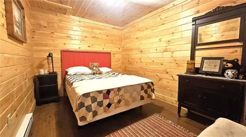 Bedroom - 3043 Junaluska Rd, Boone, NC 28607 photo 7 of 12