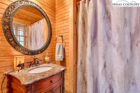Bath - 3043 Junaluska Rd, Boone, NC 28607 photo 2 of 3